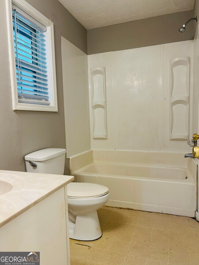 Building Photo - 207 Hillcrest Dr