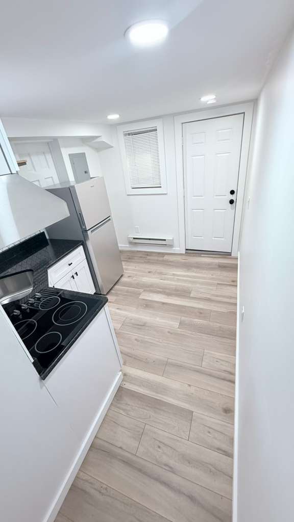 Building Photo - 5956 Hasbrook Ave