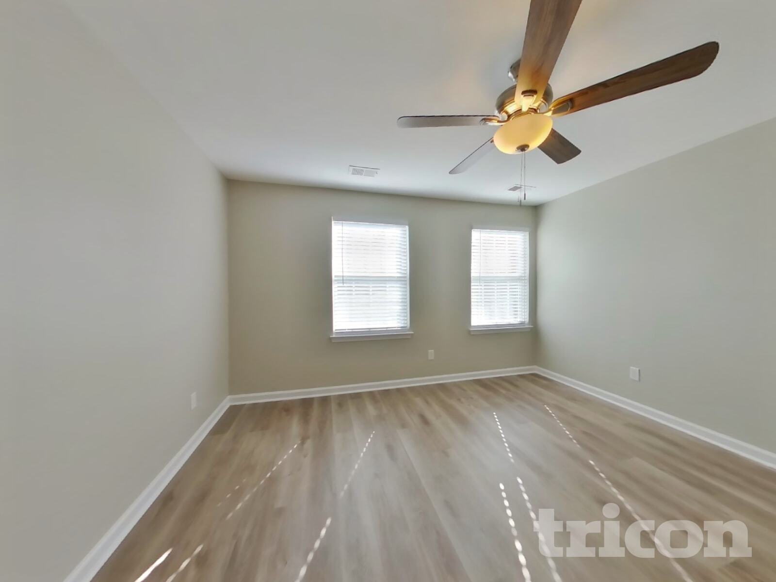 Building Photo - 2536 Bayview Dr