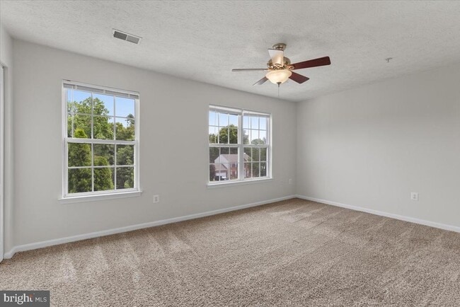 Building Photo - 2562 Woodland Pl