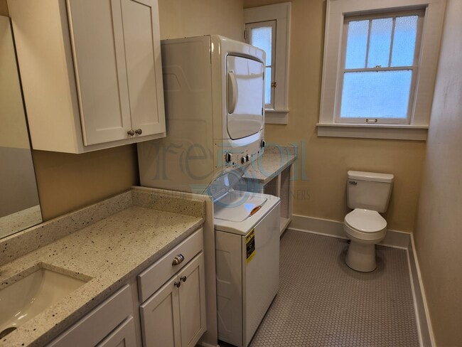 Building Photo - Newly Renovated Immaculate Apartment In Hillcrest!!!!! Just Blocks from UAMS!!