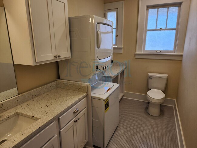 Building Photo - Newly Renovated Immaculate Condo In Hillcrest!!!!! Just Blocks from UAMS!!