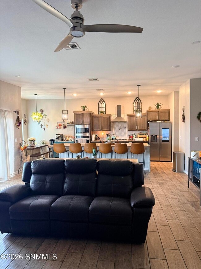 Building Photo - 548 La Entrada Cir