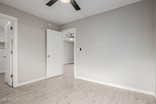 Building Photo - 1208 W 6th St