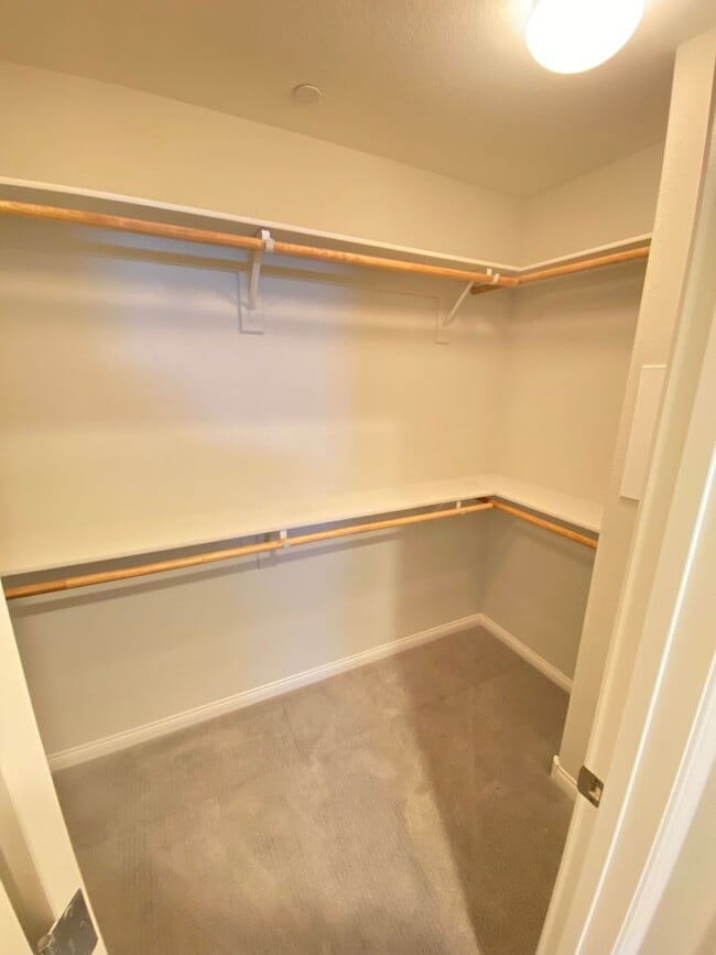 Building Photo - Gorgeous 3Bed/4Bath/2Car, 3-Story Townhome nestled in this beautiful Summerlin West Gated Communi...