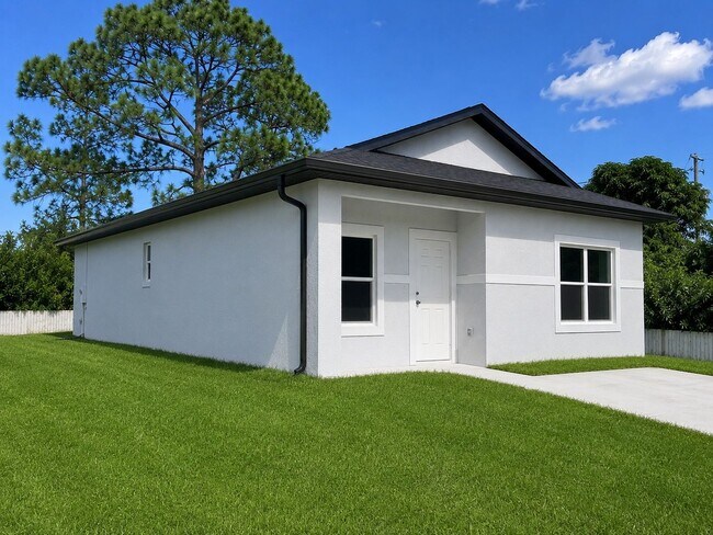 Building Photo - BRAND NEW 2 Bed- 2 Bath Pet-Friendly Retreat in Desirable Lake Placid!