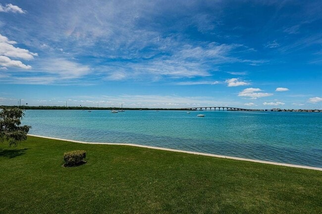 Building Photo - 6291 Bahia Del Mar Cir N