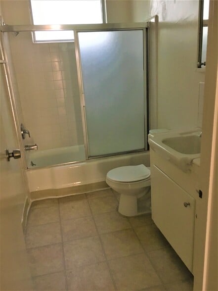 Building Photo - 1475 S Wooster St