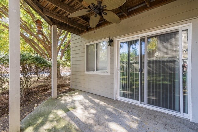 Building Photo - 2539 Stockbridge Dr