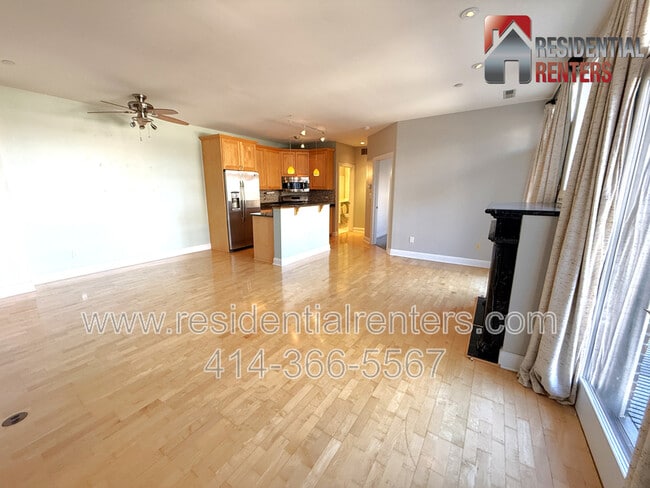 Building Photo - 1515 N Van Buren St