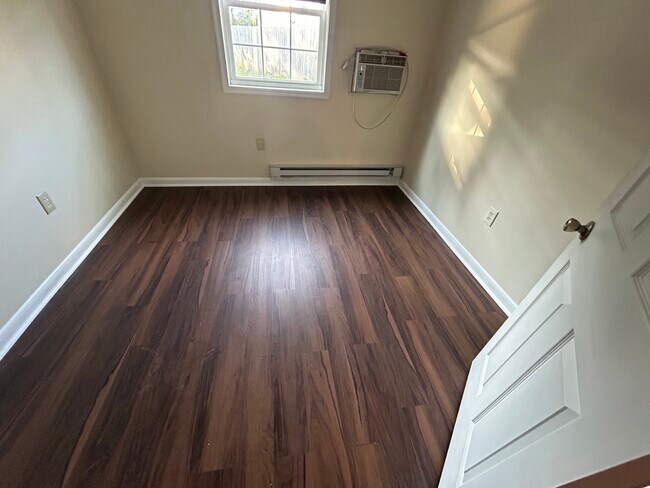 Master Suite Office/Bump Out Rm - 8234 Roanoke Ct