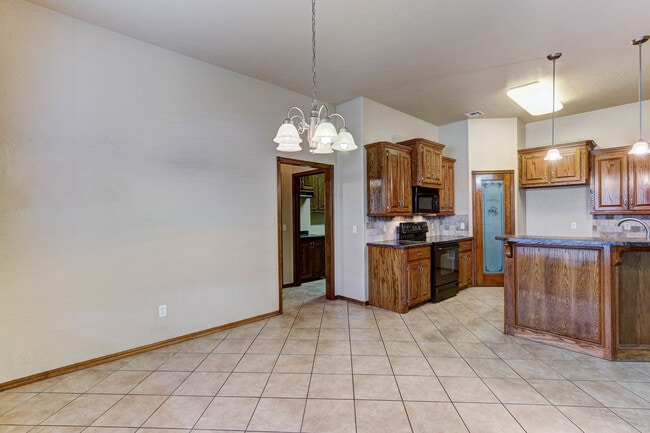 Building Photo - 500 Loyd Ln