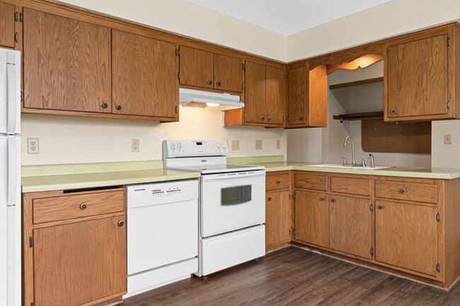 Building Photo - 8718 Westbrook Dr