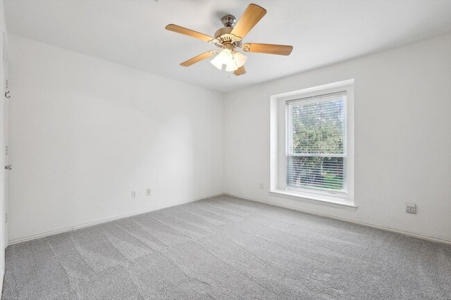 Building Photo - 6043 Fieldstone Dr
