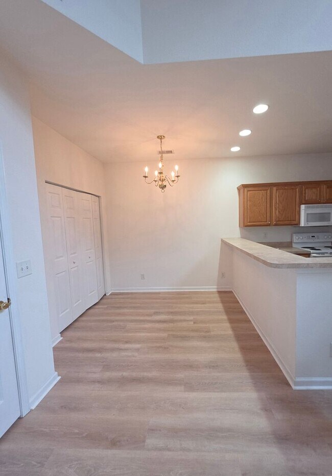 Building Photo - Townhome In Park West