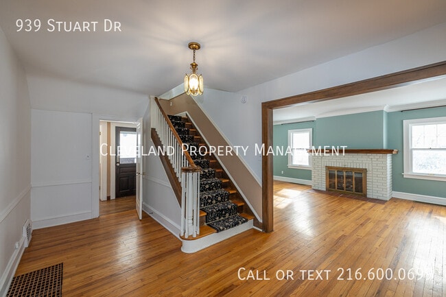 Building Photo - 939 Stuart Dr