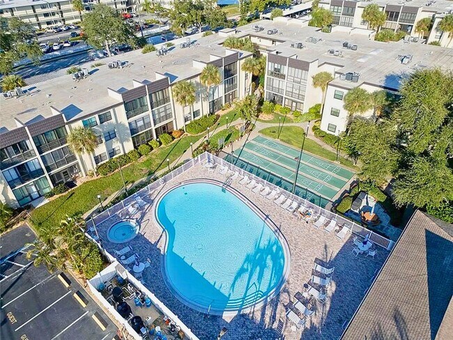 Building Photo - Spacious 2 Bed / 2 Bath Condo – 55+ Community | Largo, FL