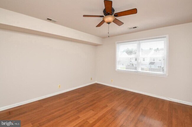 Building Photo - 102 Chesterfield Ln