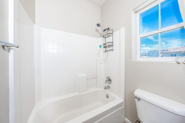 Building Photo - Beautifully Updated North Clovis 3/2.5