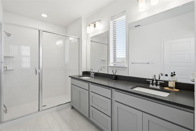 Building Photo - 2532 Campden Mews