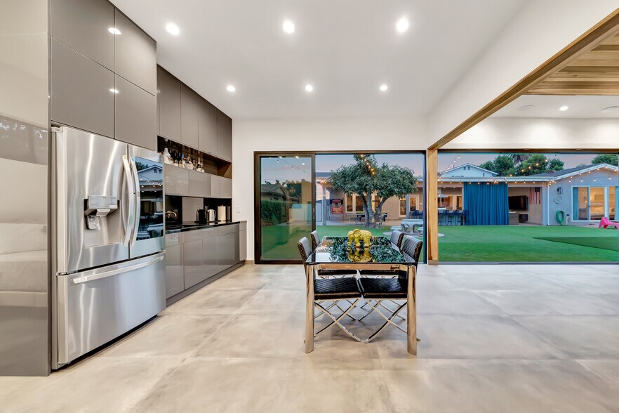 Building Photo - 5817 Ranchito Ave