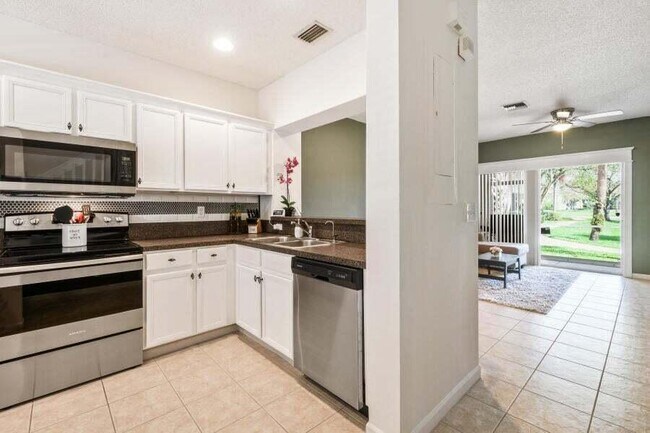 Building Photo - 5032 Palmbrooke Cir