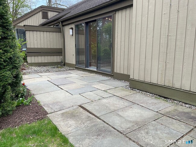 Building Photo - 445 Heritage Vlg