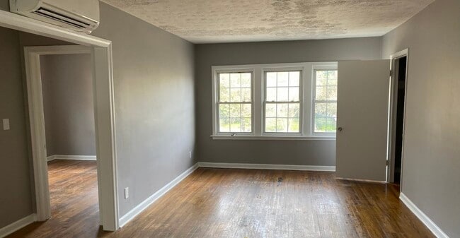 Building Photo - Water