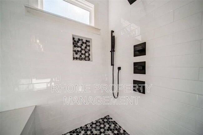 Building Photo - 1058 White Oak Ave SW