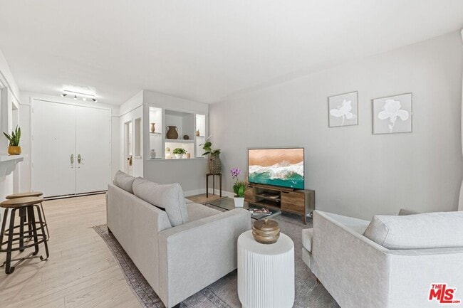 Building Photo - 1131 Alta Loma Rd