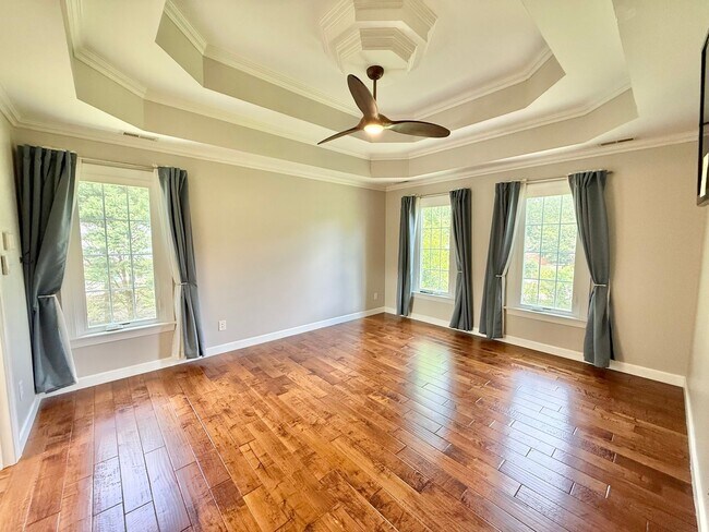 Building Photo - Luxurious 5BD, 4.5BA North Raleigh Home wi...