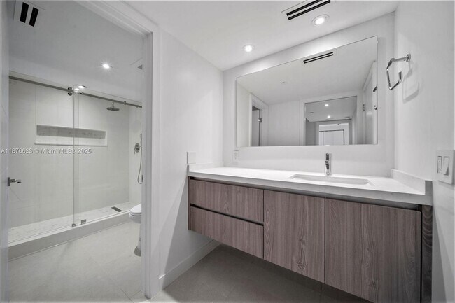 Building Photo - 881 Ocean Dr