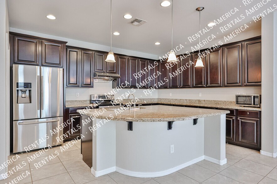 Building Photo - 15573 W Laurel Ln