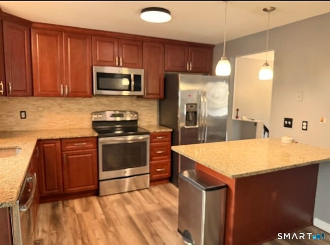 Building Photo - 143 Maple Ave