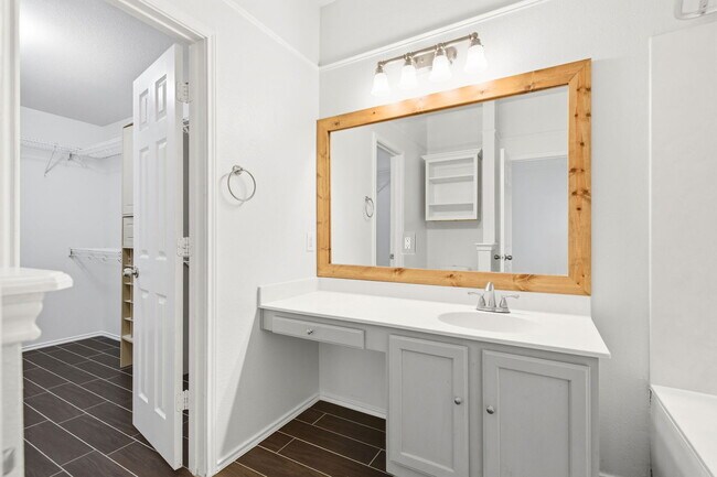 Building Photo - 1202 Sundrop Pl