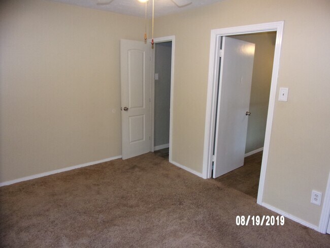Building Photo - 7418 Jalna St