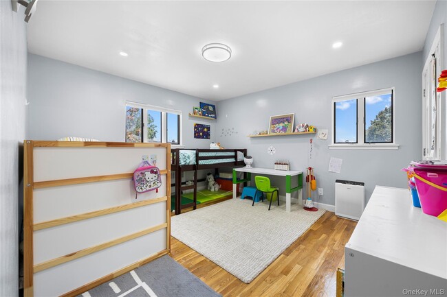 Building Photo - 2 York Ave