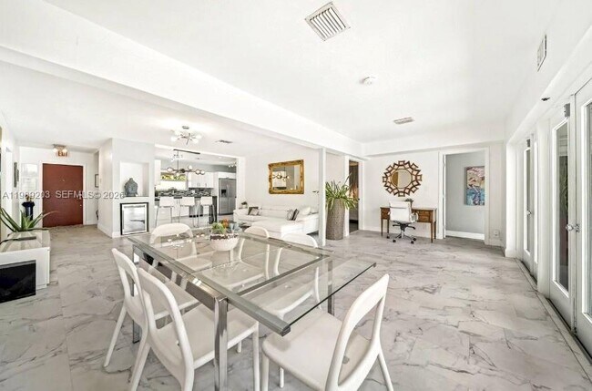 Building Photo - 909 N 13th Ct