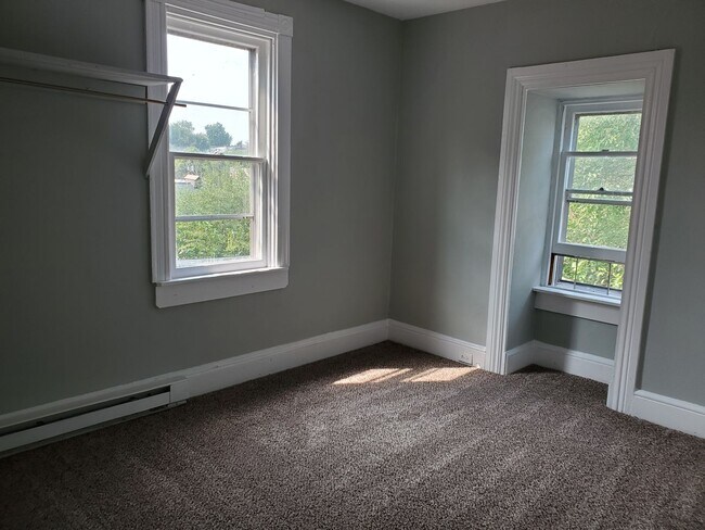 Building Photo - 4 Bedroom 1.5 Bath Home in Lancaster City