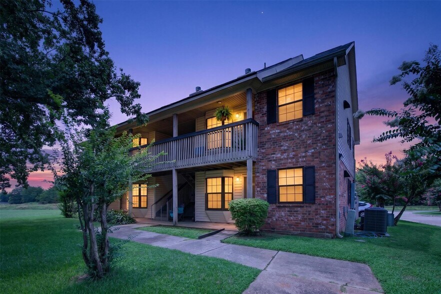 Building Photo - 3636 Greenacres Place Dr