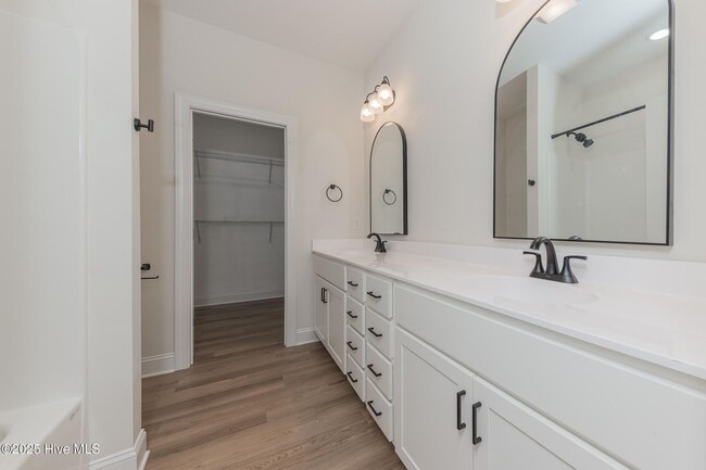 Building Photo - 111 Hampton Ct