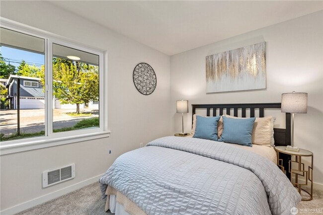 Building Photo - 105 NW 39th St