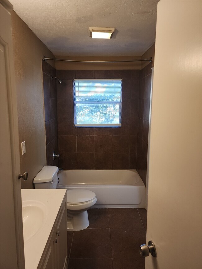 Building Photo - 1175 Dublin Dr