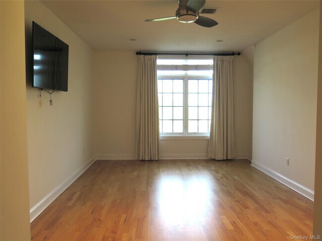 Building Photo - 55 1st St