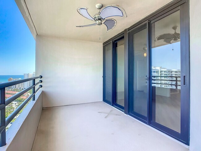 Building Photo - Stunning Penthouse Rental with Intracoasta...