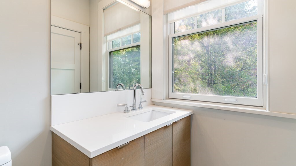 Building Photo - 48 Concord Ave