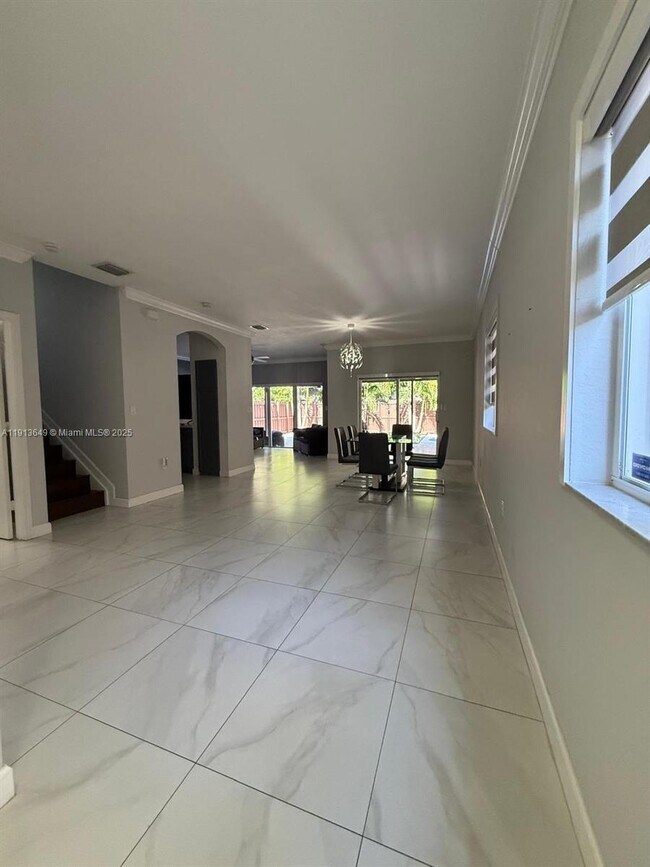 Building Photo - 239 SE 31st Terrace