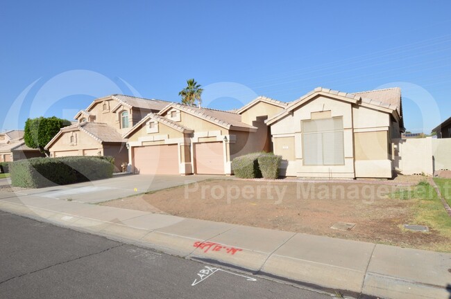 Building Photo - 727 S Peppertree Dr