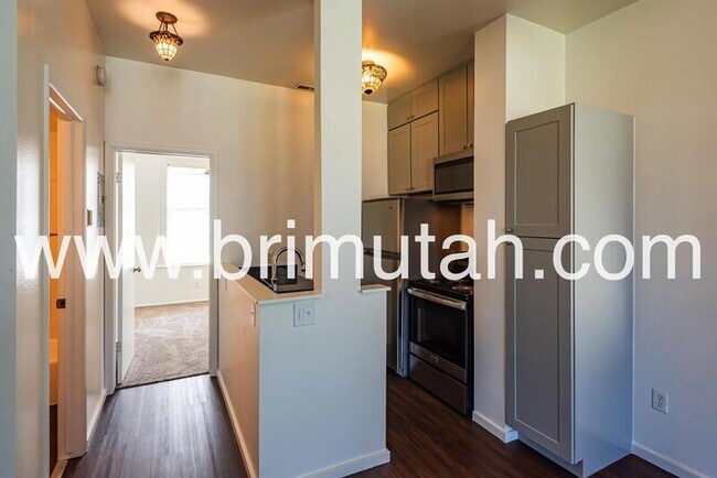 Building Photo - 745 S 900 E