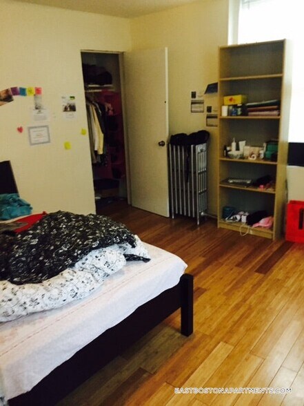 Building Photo - 210 Maverick St